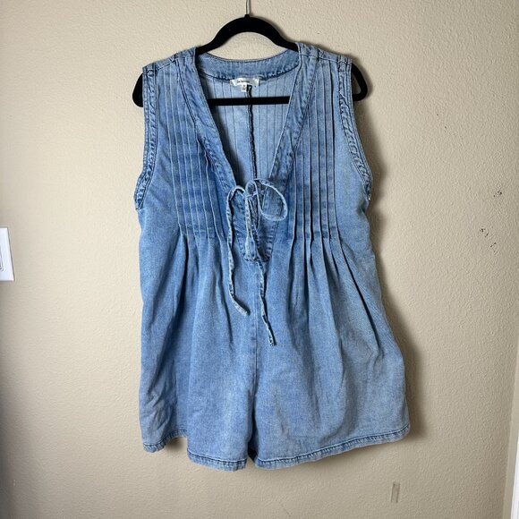 Boutique LALAVON Pleated Denim Sleeveless Romper Size Medium - Picture 3 of 11